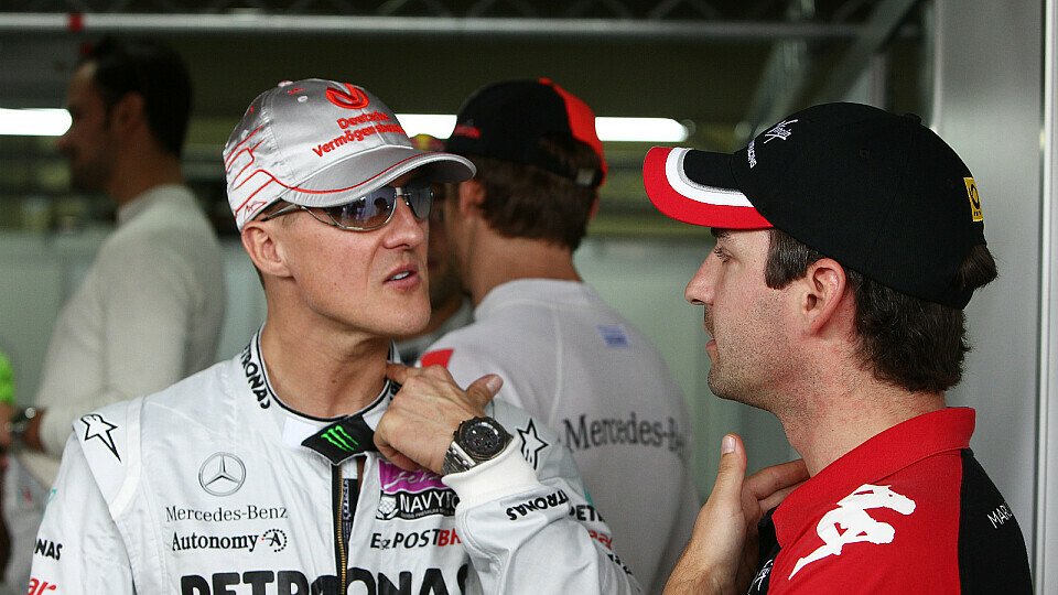 Landsmänner im Fahrerlager: Michael Schumacher und Timo Glock, Foto: Sutton