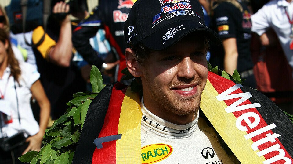 In Brasilien 2011 bekam Vettel den lang ersehnten Siegerkranz, Foto: Sutton