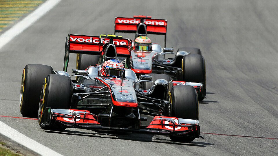Jenson Button erhält bei den Testfahrten den Vortritt vor Lewis Hamilton, Foto: Sutton