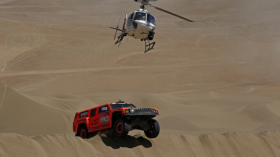 Robby Gordon fliegt durch die Dünen, Foto: ASO