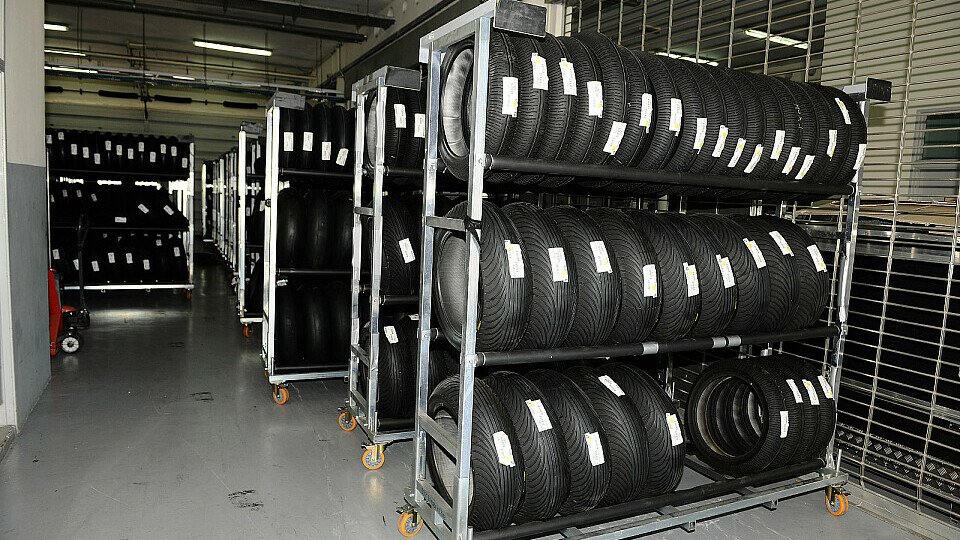 Bei den MotoGP-Tests in Sepang 2015 kommen nicht nur die Bridgestone-Reifen zum Einsatz, Foto: Milagro