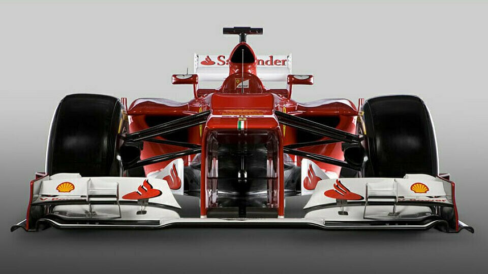 Nicolas Tombazis verteidigt die Frontpartie seiner Schöpfung, Foto: Ferrari