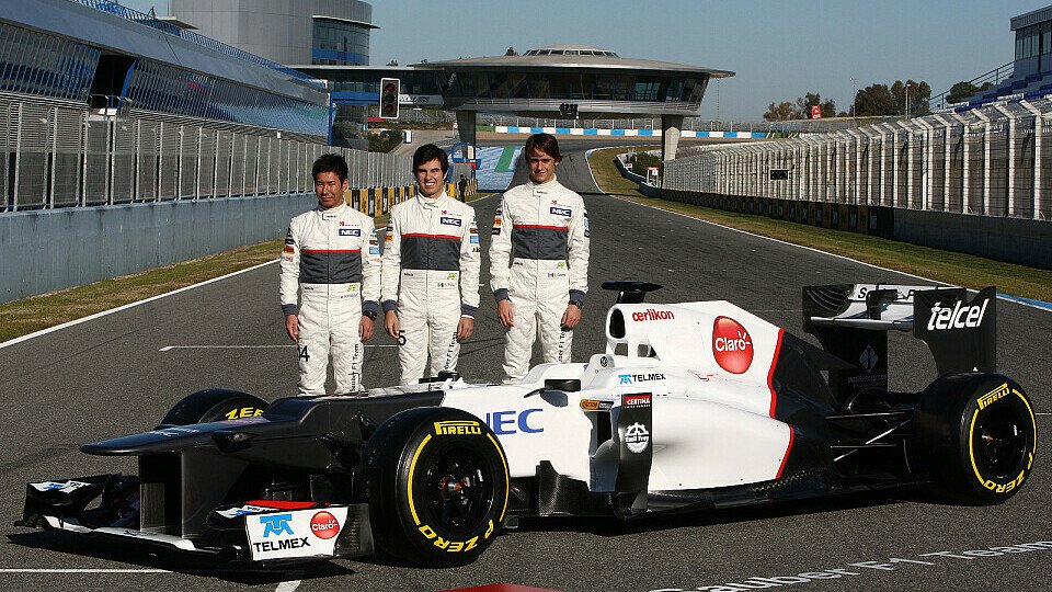Der dritte Mann: Gutierrez posiert neben den Kollegen Kobayashi und Perez hinter dem neuen C31, Foto: Sutton