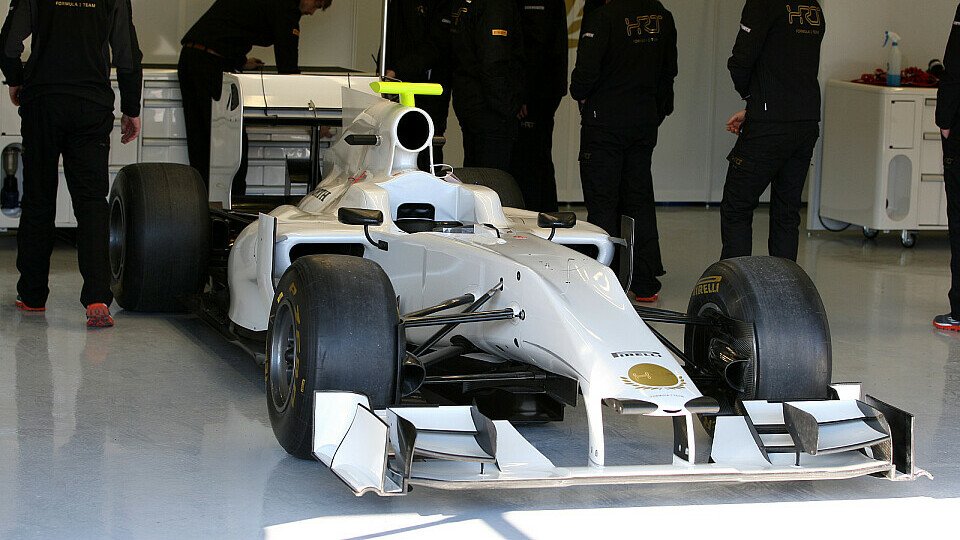 HRT tritt beim Test in Jerez noch mit dem alten Auto an - dieses ist ganz in weiß gehalten und mit einem neuen Teamlogo versehen, Foto: Sutton