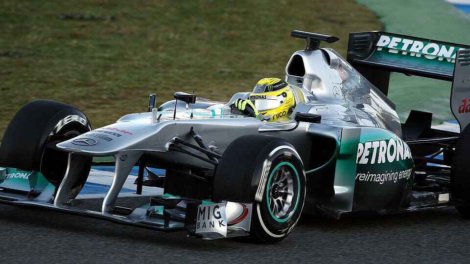 Mercedes in Jerez: Altes Auto - neue Reifen, Foto: Sutton