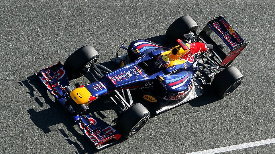 Erste Ausfahrt im RB8: Mark Webber war am Dienstag ein bisschen später dran als die Konkurrenz, Foto: Sutton