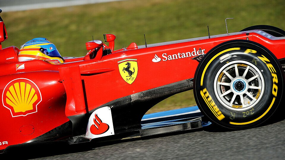 Alonso sieht Fortschritte bei Ferrari, Foto: Pirelli