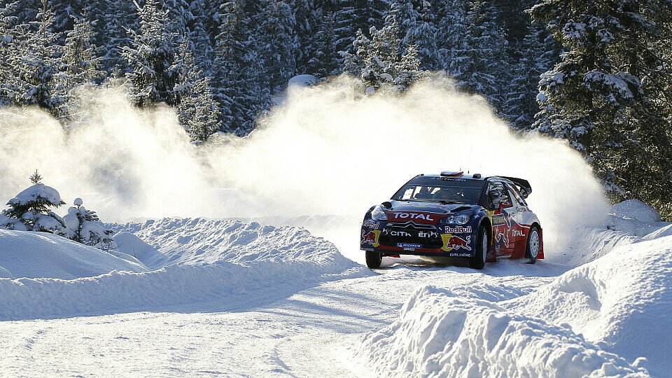 Die WRCs rasen auf ihren Spikes durch den Schnee, Foto: Citroen