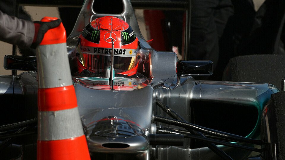 Michael Schumacher durfte am ersten Tag in Barcelona ran, Foto: Sutton