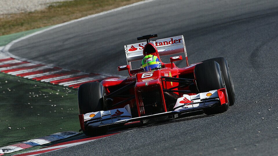 Felipe Massa erklärt die Arbeit an Ferraris neuem F2012, Foto: Sutton