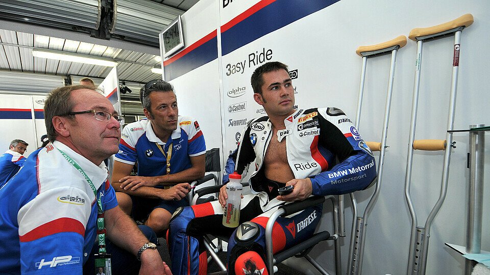 Leon Haslam erholt sich gut von seinem Schienbeinbruch und nahm an den Testfahrten teil., Foto: BMW AG