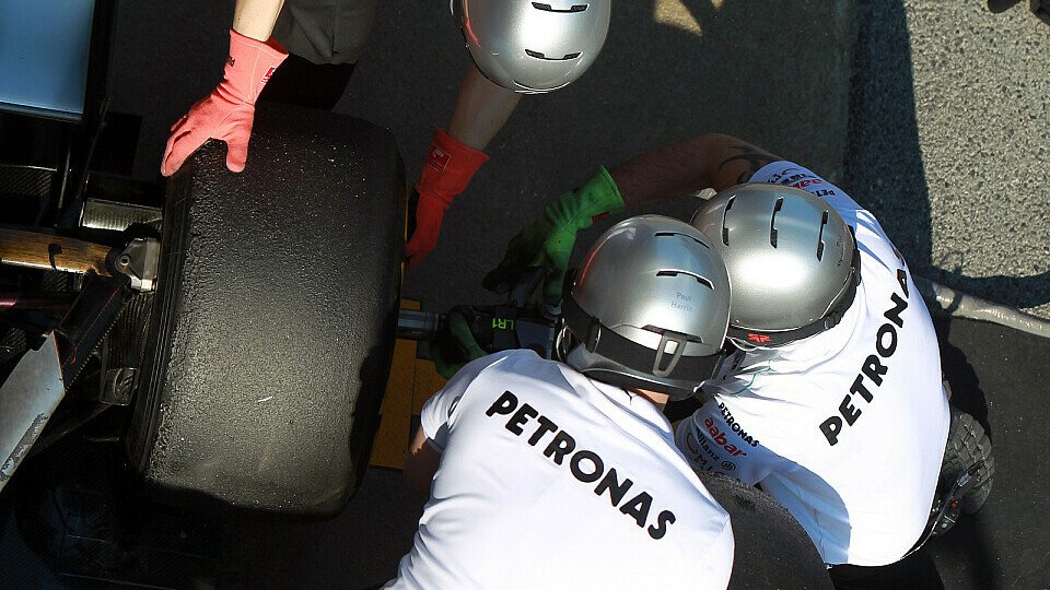 Pirelli spielt Mercedes-Reifenproblem herunter, Foto: Sutton