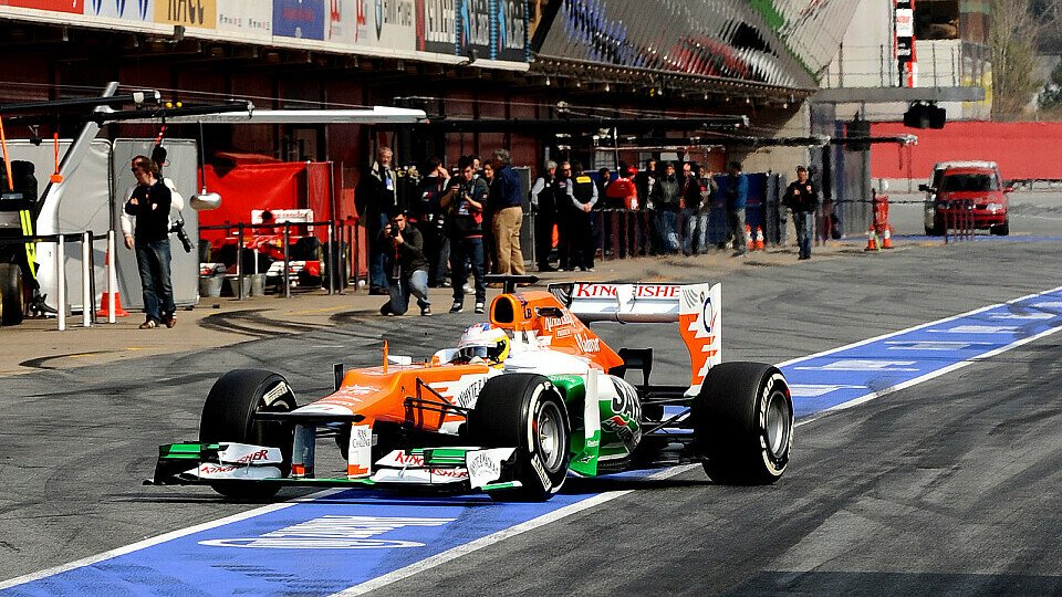 Ab an die Box: Paul di Resta simulierte in Barcelona ein ganzes Rennwochende, Foto: Sutton