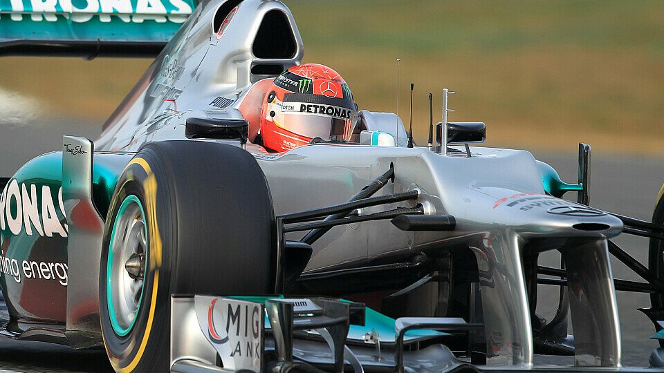 Michael Schumacher will sich im Qualifying noch verbessern, Foto: Sutton
