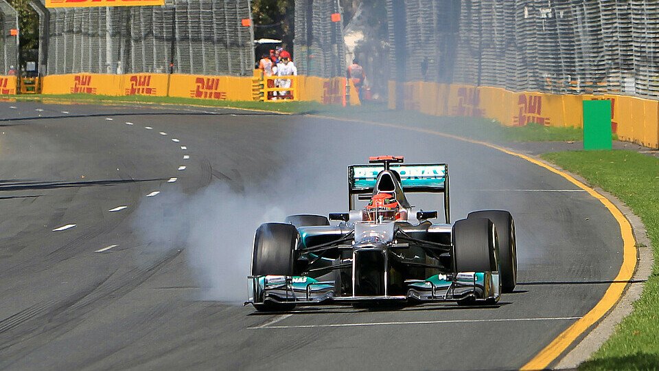 Michael Schumacher fiel in Melbourne vorzeitig aus, Foto: Sutton