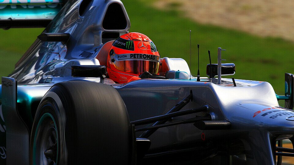 Michael Schumacher entschied das erste Quali-Duell mit Nico Rosberg für sich, Foto: Sutton