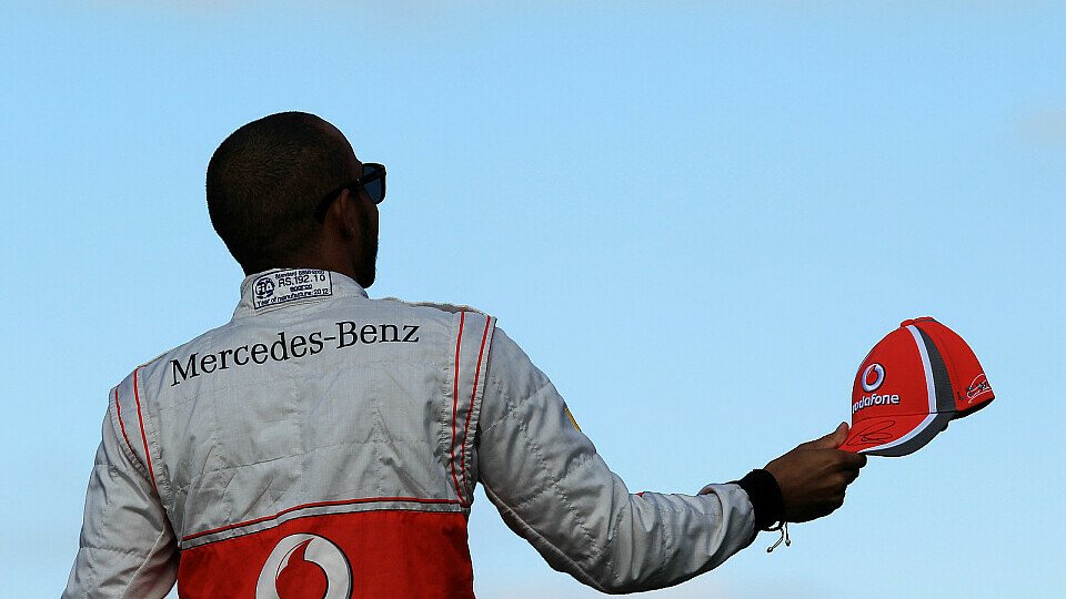 Vor Stallgefährte Jenson Button musste Lewis Hamilton in Melbourne die Kappe ziehen: Das gefällt dem Briten gar nicht, Foto: Sutton