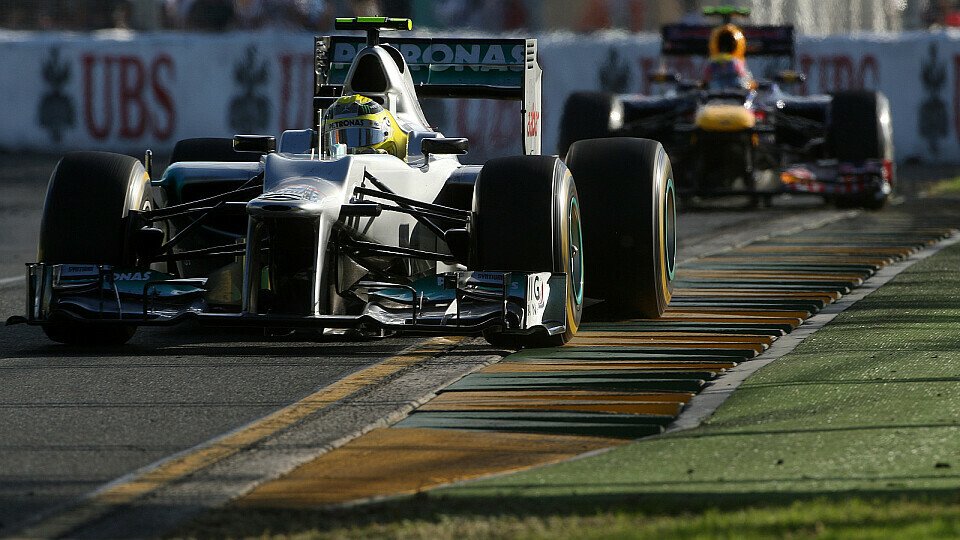 Duell in der australischen Abendsonne: Nico Rosberg vs. Mark Webber, Foto: Sutton