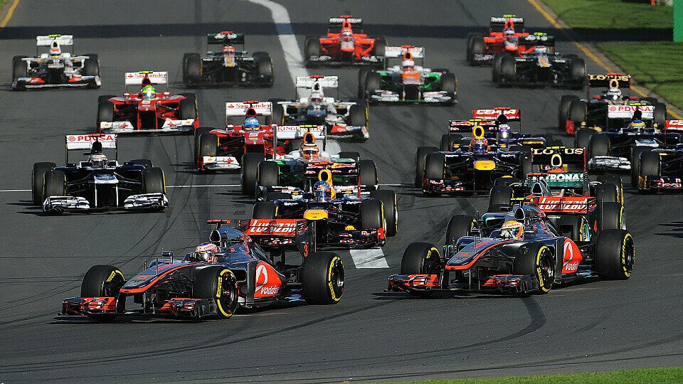 Das erste Kräftemessen ging an McLaren-Mercedes, Foto: Pirelli
