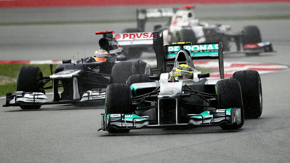 Pastor Maldonado kämpft sich durchs Mittelfeld, Foto: Sutton