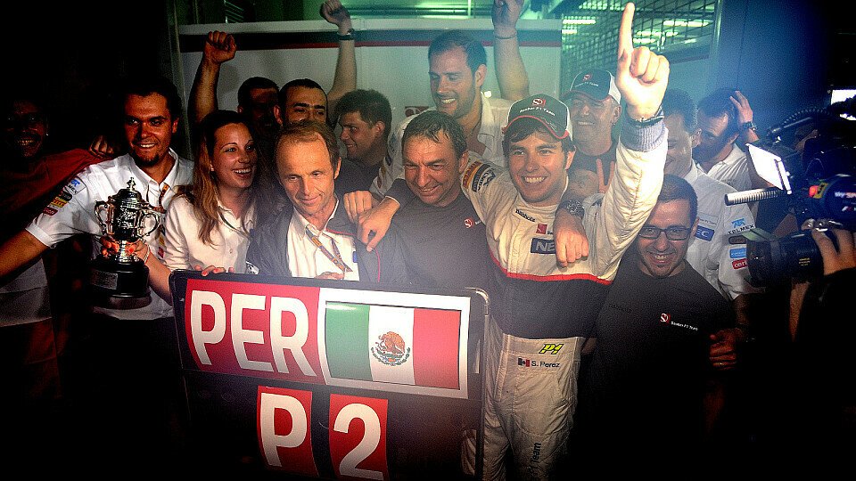 Die Freude nach P2 in Malaysia war Sergio Perez deutlich anzusehen, Foto: Sutton