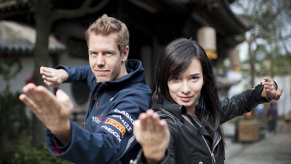 Celina Jade brachte Sebastian Vettel einige Kung Fu-Moves bei, Foto: Red Bull