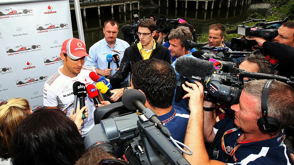 Jenson Button wollte nichts genaues zu den Upgrades am MP4-27 verraten, Foto: Sutton Jenson Button wollte nichts genaues zu den Upgrades am MP4-27 verraten, Foto: Sutton