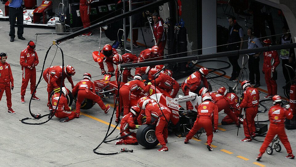 Die Boxenstoppps bei Ferrari gehen kaum noch schneller, Foto: Sutton