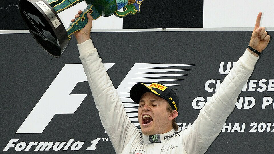Nico Rosberg gewann im Mercedes 2012 in China beim 111. Anlauf sein erstes Formel-1-Rennen, Foto: Sutton
