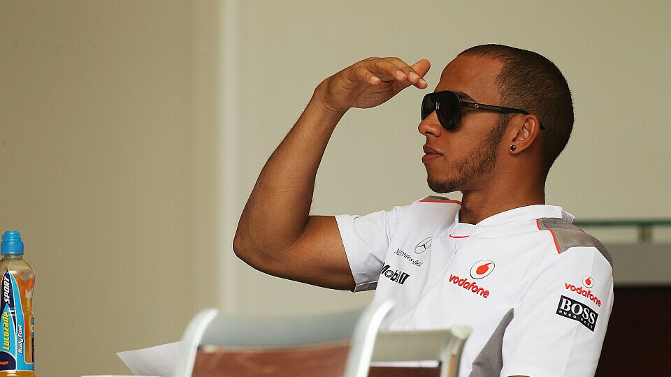 Lewis Hamilton sucht noch nach dem Kräfteverhältnis, Foto: Sutton