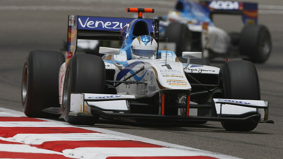 Johnny Cecotto gab Teamkollege Dani Clos in Bahrain bislang die Richtung vor, Foto: GP2 Series