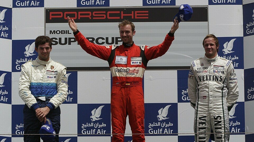 René Rast feierte den Sieg im ersten Rennen beim Saisonauftakt in Bahrain, Foto: Porsche
