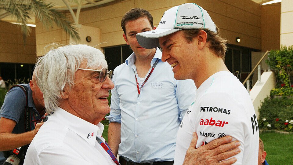 Bernie Ecclestone sieht Nico Rosberg vorne, Foto: Sutton