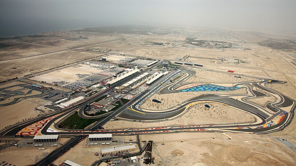 Der Formel-1-Zirkus ist im Landeanflug auf Bahrain, Foto: Sutton