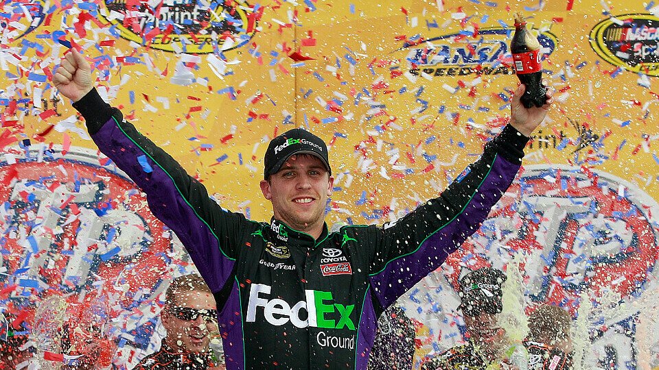Denny Hamlin feiert seinen 19. Sieg im Sprint Cup, Foto: NASCAR