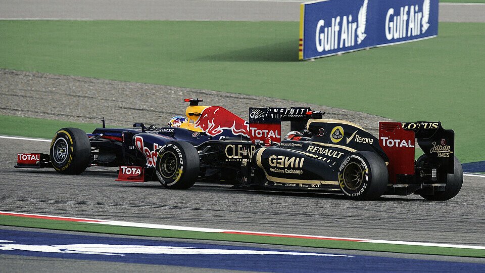 Kimi Räikkönen lieferte sich im vergangenen Jahr in Bahrain einen engen Kampf mit Sebastian Vettel, Foto: Sutton