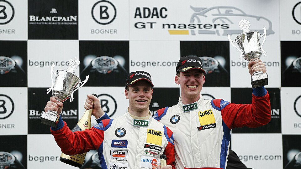 Jeroen den Boer und Simon Knap feiern den ersten BMW-Sieg, Foto: ADAC GT Masters