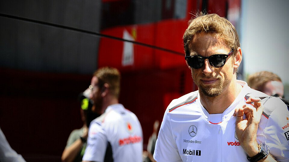 Jenson Button grübelt über die Stärken der Rivalen, Foto: Sutton