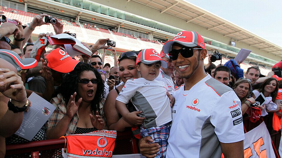 Lewis Hamilton liegen die Fans am Herzen, Foto: Sutton