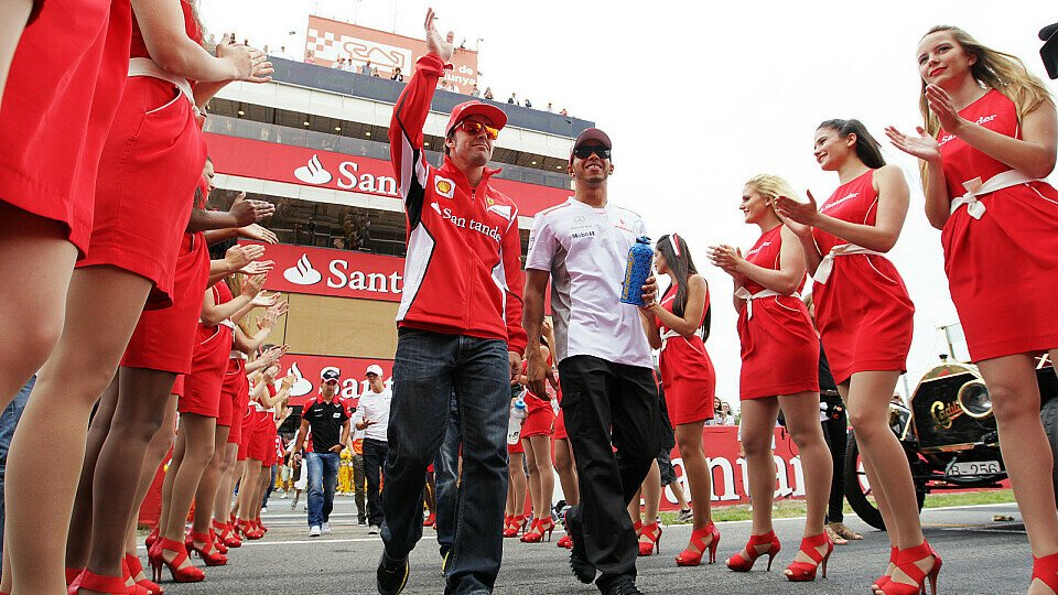 Fernando Alonso hält Ferrari im Alleingang auf Kurs, Foto: Sutton