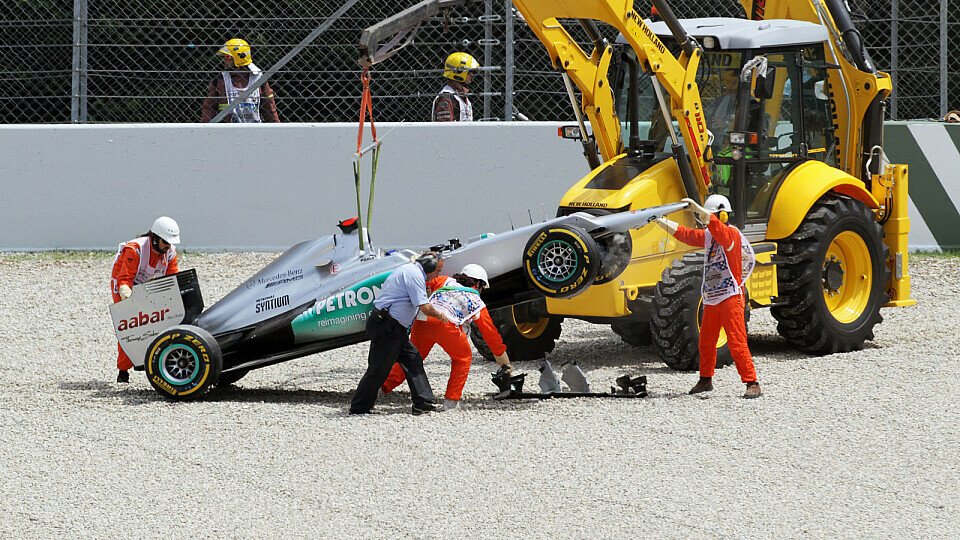 Michael Schumacher schied 2012 schon fünfmal aus, Foto: Sutton