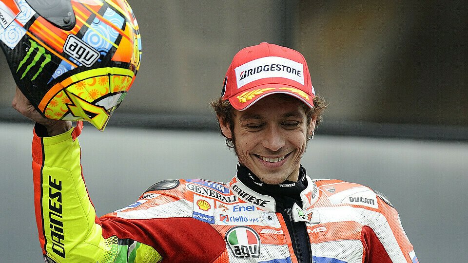 Er genoss seinen Podiumsplatz sichtlich: Valentino Rossi jubelte in Le Mans., Foto: Bridgestone