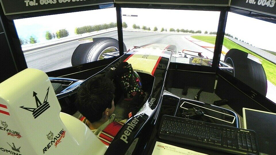 Arthur Sissis hat sich Barcelona bei Penker Racing im Simulator ganz genau angesehen, Foto: Penker Racing