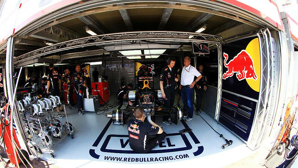 Statt zu fahren, beobachte Red Bull das Freie Training, Foto: Sutton