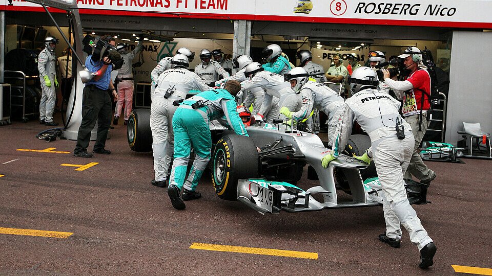 Dieses Bild gab es zu oft: Michael Schumacher schied bereits viermal mit technischen Problemen aus, Foto: Sutton