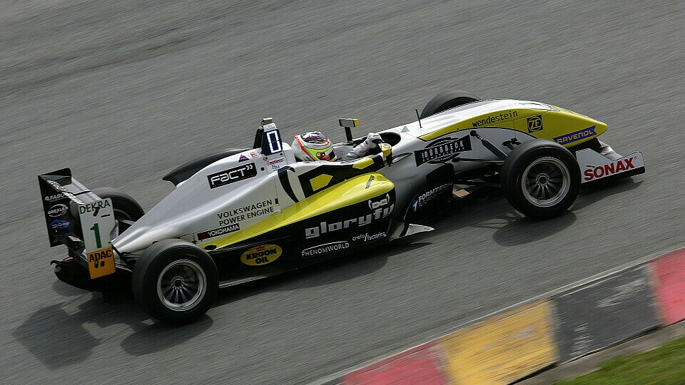 Rene Binder gelang im Sprintrennen auf dem Sachsenring ein Start-Ziel-Erfolg, Foto: Formel 3 Cup
