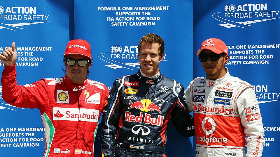 Lewis Hamilton sieht Fernando Alonso leicht besser als Sebastian Vettel, Foto: Sutton