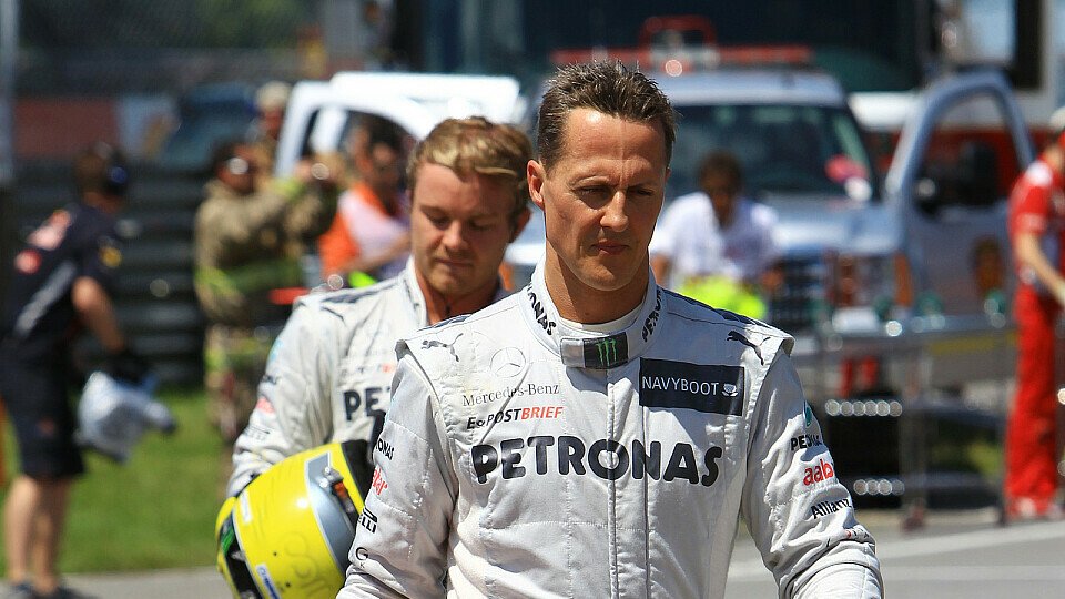 Michael Schumacher und Nico Rosberg hatten nicht viel zu lachen, Foto: Sutton