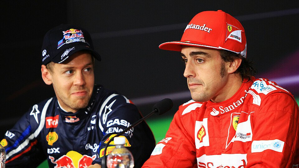 Sebastian Vettel freut sich über den Vergleich zu Fernando Alonso, Foto: Sutton