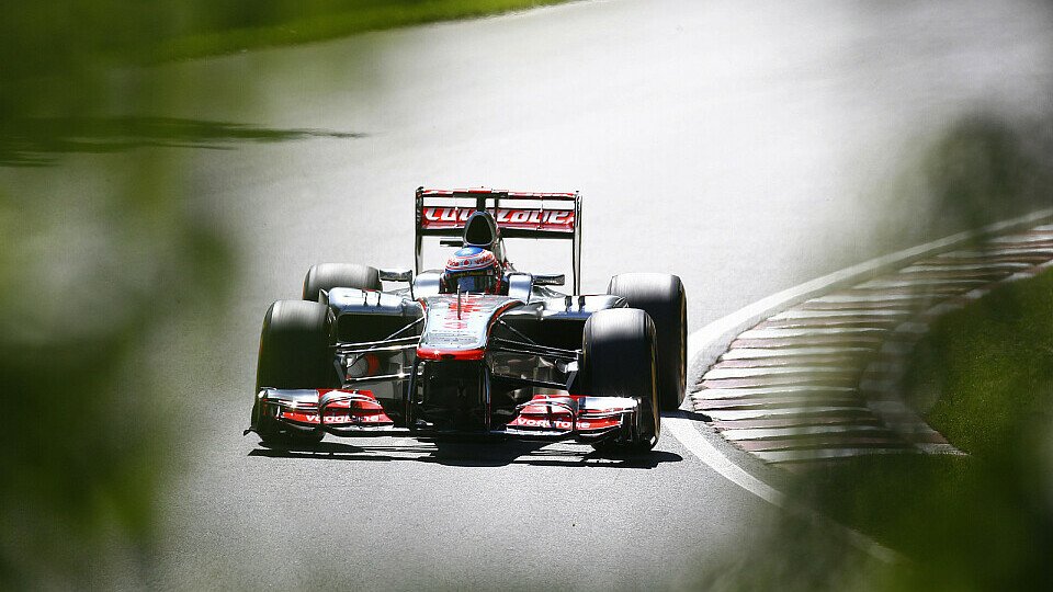 Jenson Button und McLaren wollen ein kleines Fenster treffen, Foto: Sutton